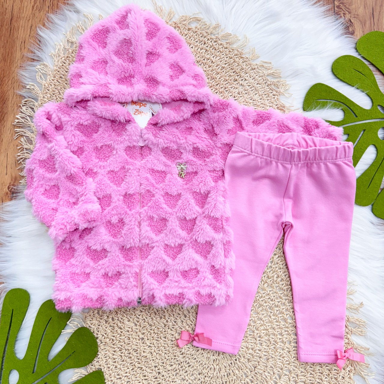Conj. Jaqueta de Pelinho de Corações e Calça Legging - Pink
